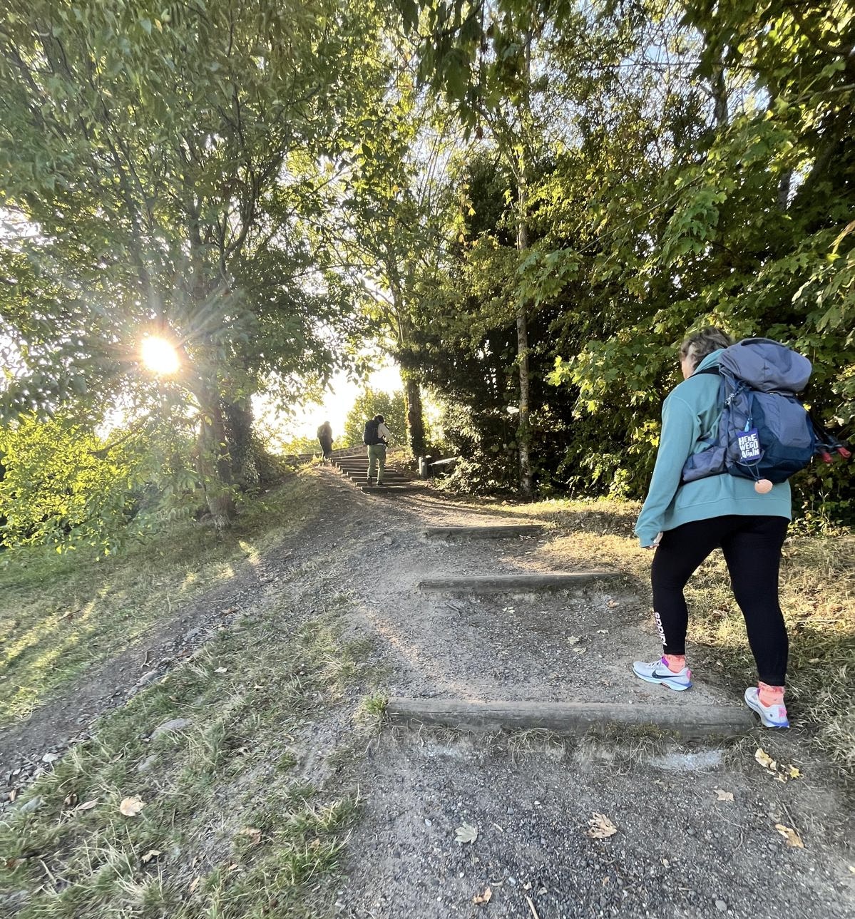 Les participantes poursuivent leur montée au soleil