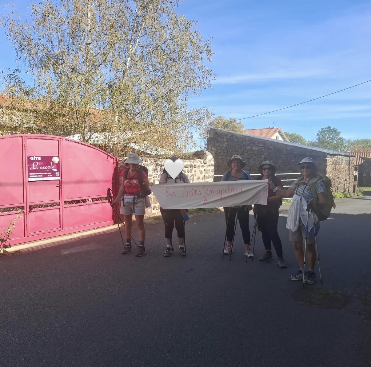 Arrivée des participantes au Gîte d’étape L’Escole à Montbonnet